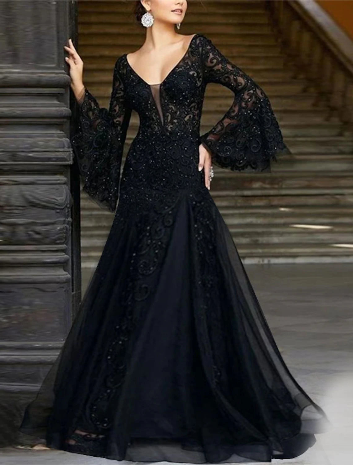 Classic Women's Apparel A-Line Evening Gown Black Dress Vintage Formal Wedding Guest Floor Length Long Sleeve V Neck Lace with Appliques