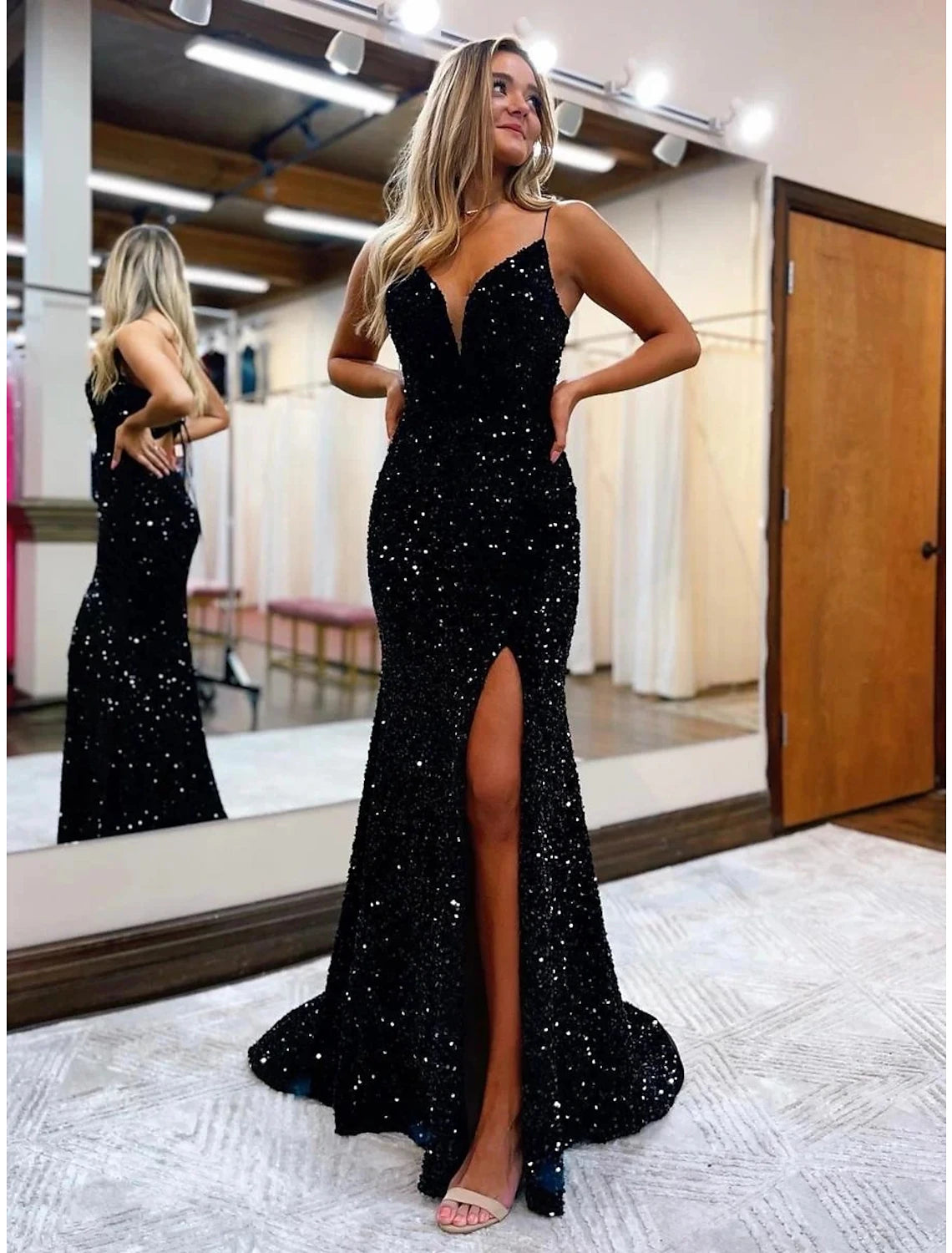 Chic Women's Outfit Mermaid / Trumpet Prom Dresses Sparkle & Shine Dress Formal Wedding Party Court Train Sleeveless V Neck Sequined Backless with Sequin Slit